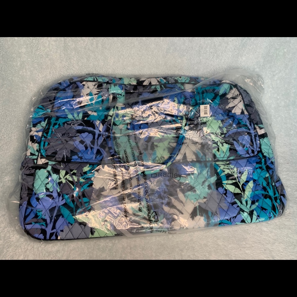 Vera Bradley Traveler Bag 🫐